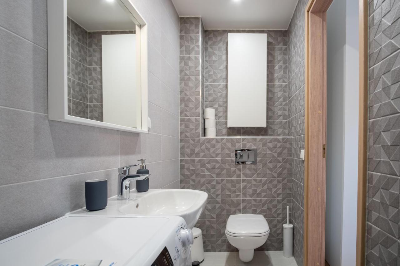 Spacious Mustamaee Apartments - Free Parking Tallinn Exterior photo